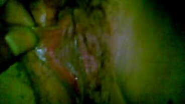క్లాసీ చెరిల్ ఒక మంచి తెలుగు సెక్స్ ఫిలిం తెలుగు సెక్స్ ఫిలిం స్ట్రోకింగ్ కోసం తన పుస్సీని బేర్స్ చేస్తుంది